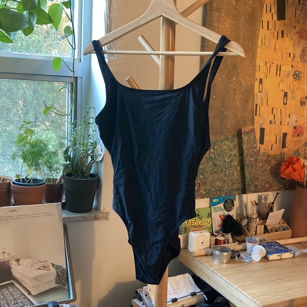 Low scoop back, onepiece black swimwear